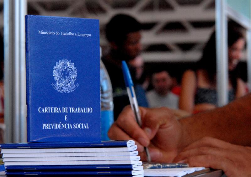 Governo Lula trabalha e desemprego é o menor em mais de uma década