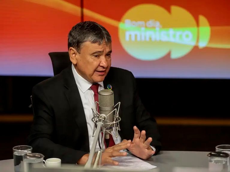 3,5 milhões de pessoas saíram da pobreza no Brasil este ano, diz Wellington Dias