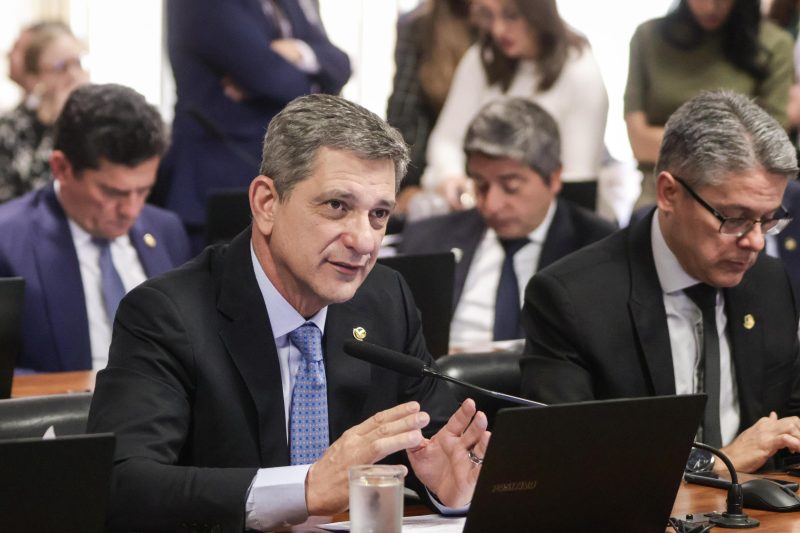Senador Rogério defende equilíbrio e transparência durante debate sobre o Novo Código Eleitoral na CCJ