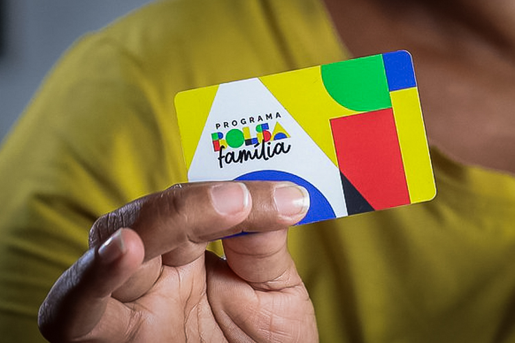 Governo Lula habilita três novos grupos prioritários para ingresso no Bolsa Família