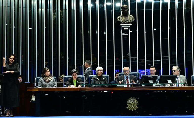 Paulo Paim comemora os 10 anos da Lei Brasileira de Inclusão em sessão especial do Senado