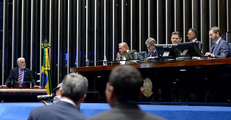 Ocupação bolsonarista quase impede aprovação de projetos que beneficiam a população