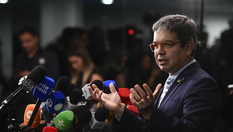 Randolfe: governo não teme CPMI do INSS