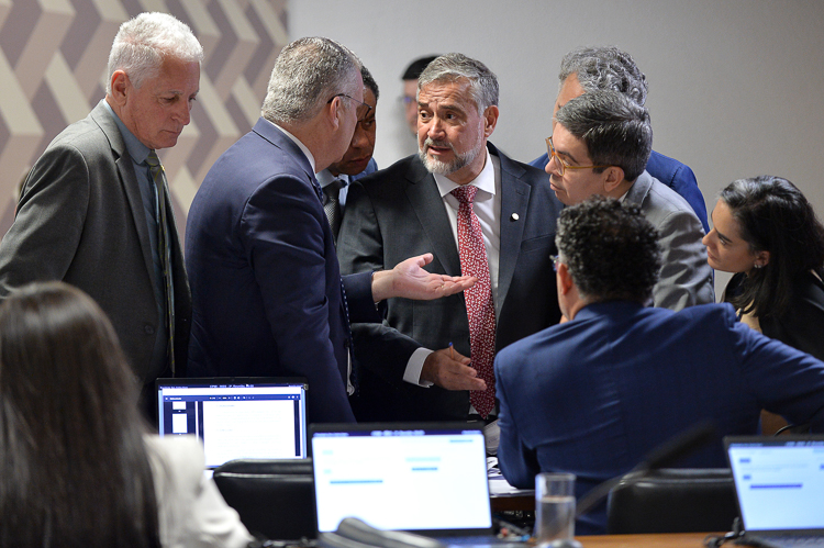 INSS: PT pressiona por investigações e aponta ação rápida de Lula em devoluções
