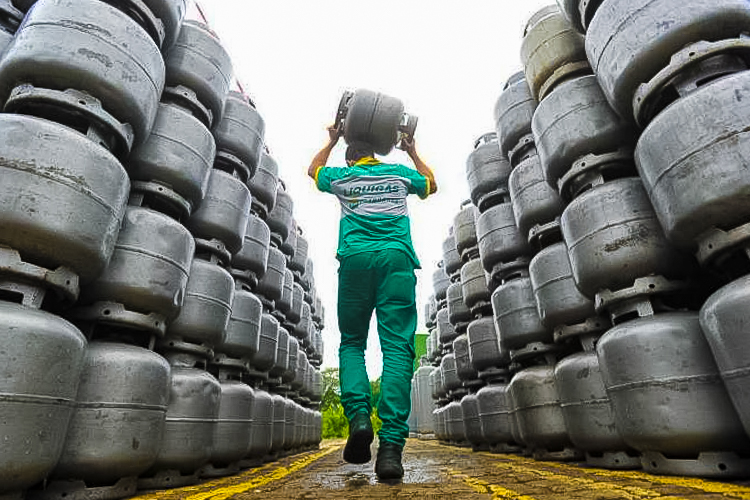 Petrobras retoma distribuição e garante gás gratuito para milhões