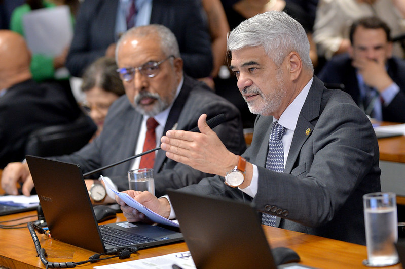 Comissão aprova relatório de Humberto Costa que permite venda de medicamentos em supermercados