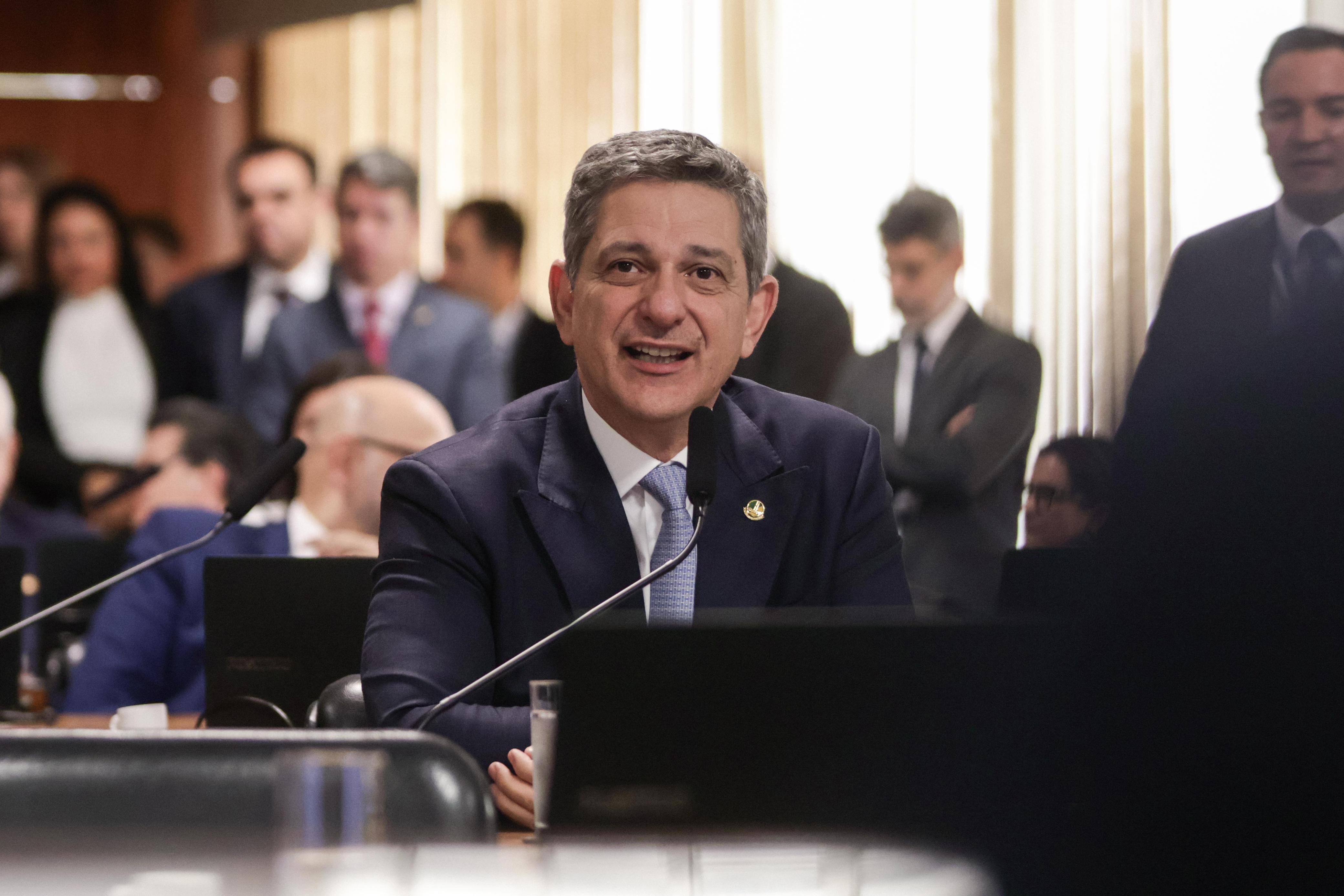 Senador Rogério lidera última audiência pública em defesa da jornada 5×2