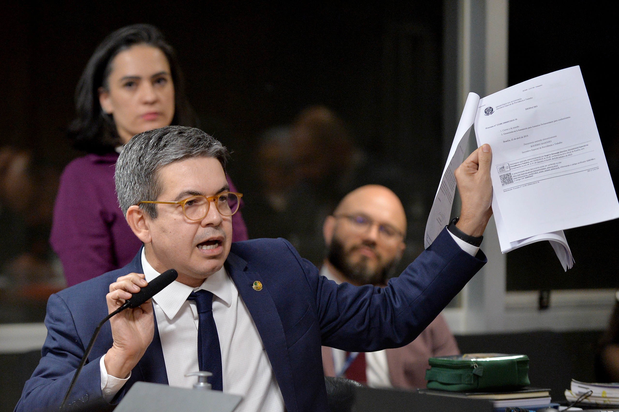 Documento assinado: Randolfe recupera ofício de Paulo Guedes e desmantela mentira bolsonarista na CPMI