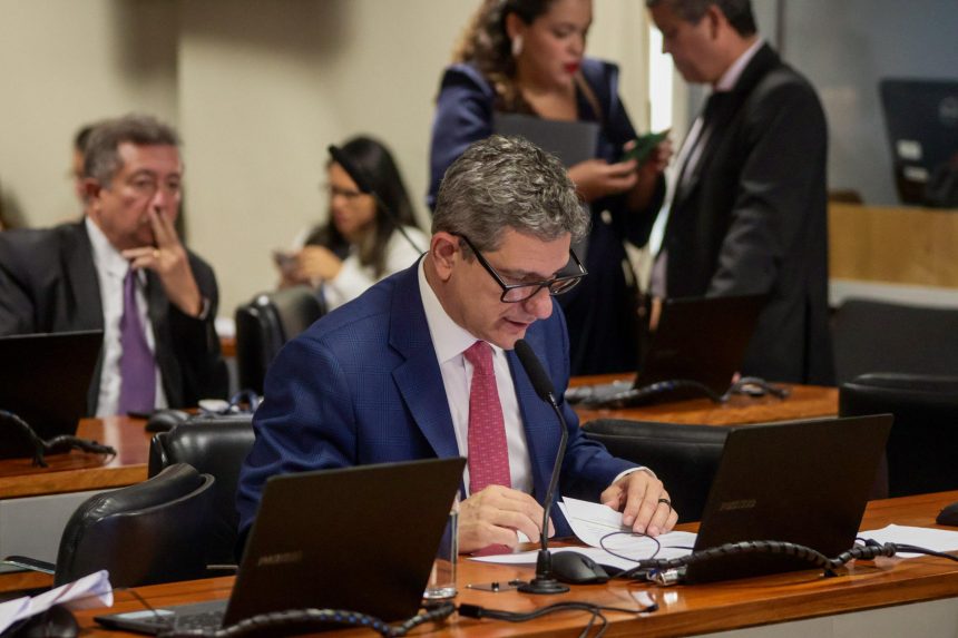 Senador Rogério relata e garante aprovação de projeto que assegura continuidade de financiamentos e protege recursos públicos