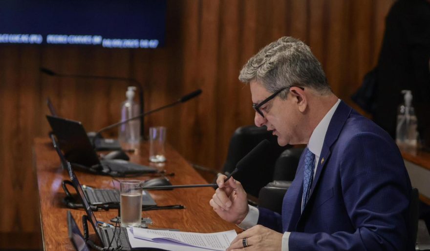 Projeto do senador Rogério garante testes genéticos no SUS para mulheres em grupos de risco
