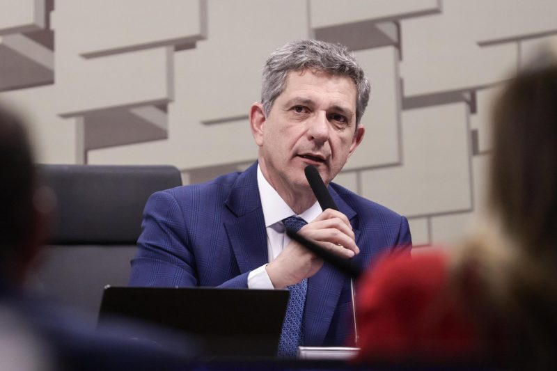 Senador Rogério defende isenção do Imposto de Renda para quem ganha até R$ 5 mil e critica manutenção de privilégios