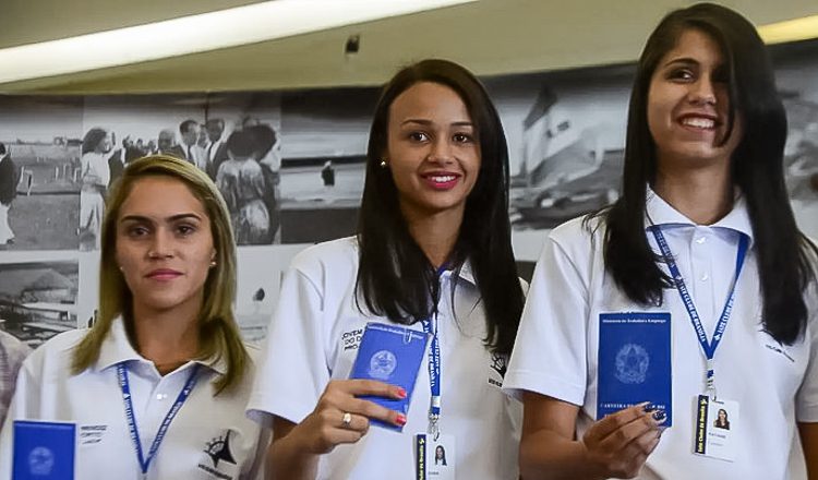Sob Lula, Brasil bate recorde histórico de contratações de jovens aprendizes