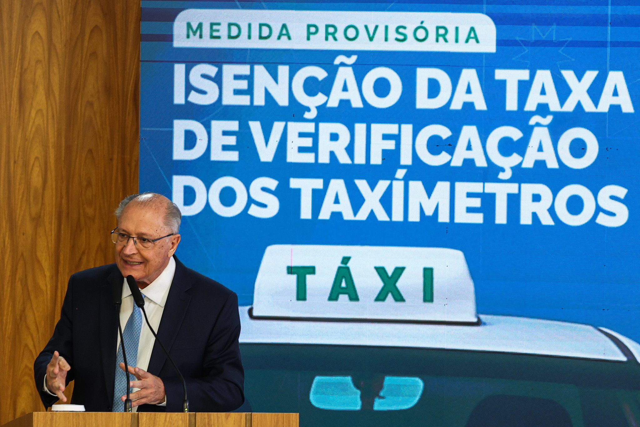 Avança MP com isenção de taxa para taxistas