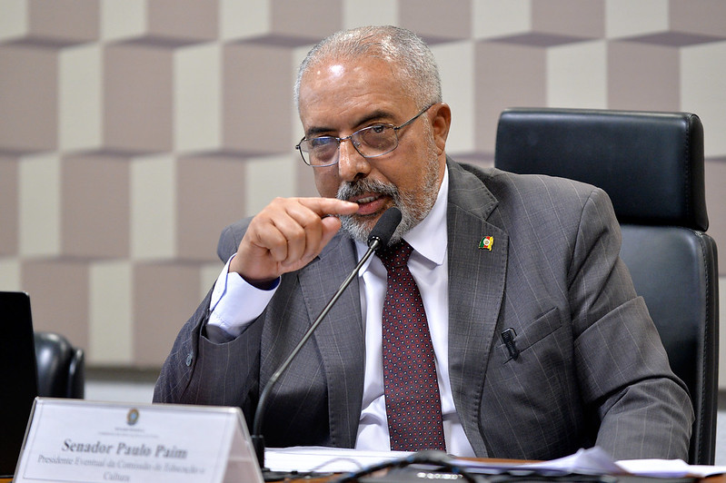 Relatório de Paim estimula ensino profissional em comunidades indígenas e quilombolas