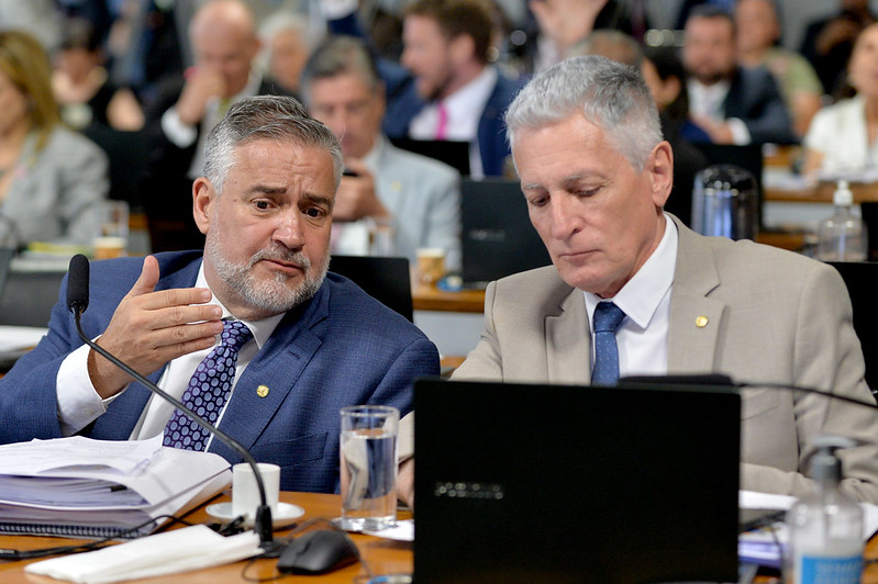 Bolsonaro ignorou o esquema que arrancou R$ 57 milhões dos aposentados em plena pandemia