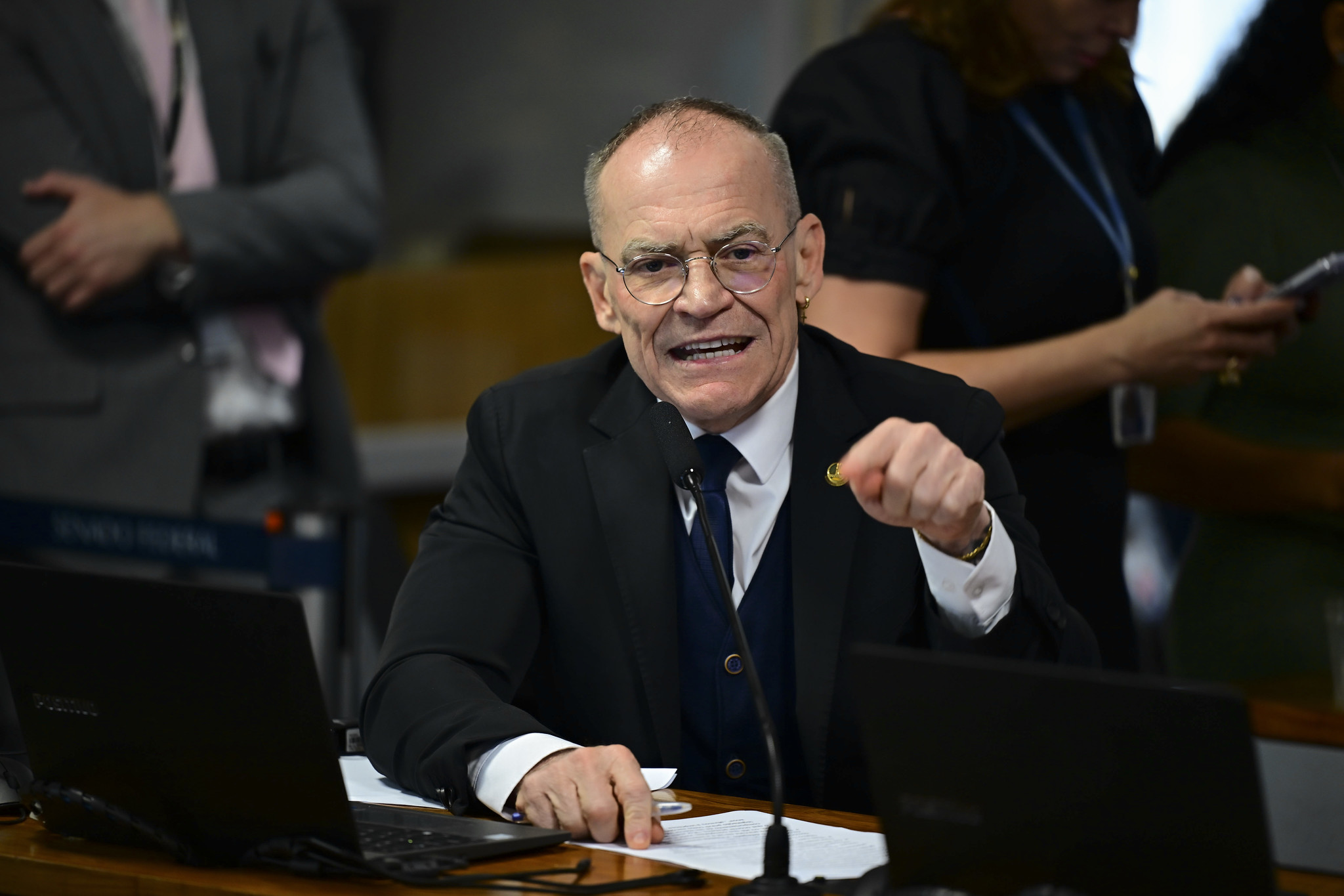 CDH aprova proibição de planos de saúde cancelarem contratos de idosos e pessoas com deficiência