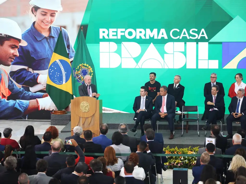 Senadores destacam programa do governo para revitalização de moradias populares