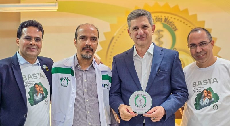 Senador Rogério é homenageado pelo Sindimed em solenidade do Dia do Médico e reforça compromisso com o fortalecimento do SUS