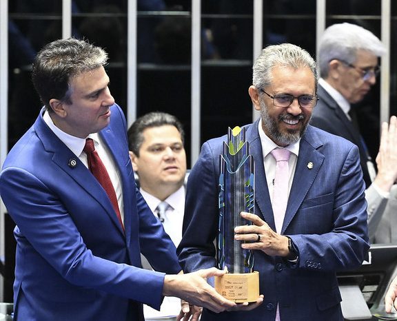 PT é destaque na Comenda Governadores pela Alfabetização das Crianças na Idade Certa