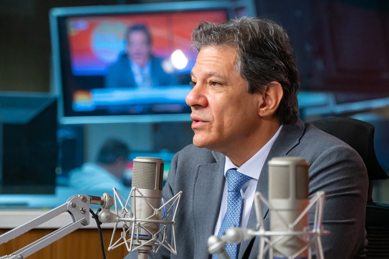 Haddad afirma que a isenção do IR até R$ 5 mil ganhou a opinião pública