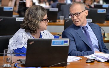 Senadores comemoram recuo americano no tarifaço e veem êxito do governo Lula