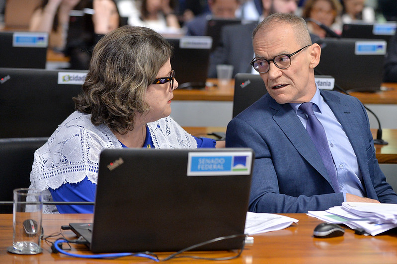 Senadores comemoram recuo americano no tarifaço e veem êxito do governo Lula