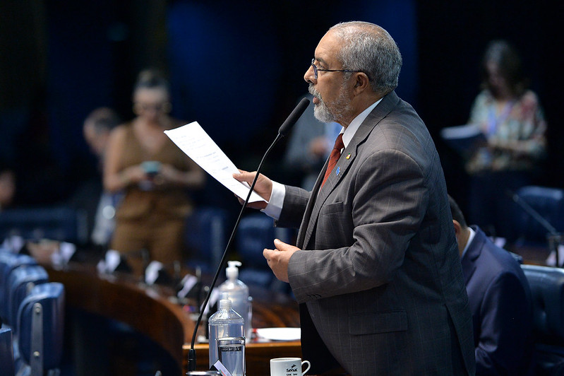 Paim critica planos de saúde e cobra maior fiscalização