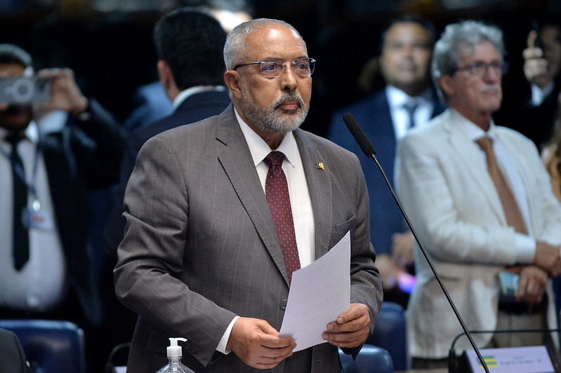 Paulo Paim defende PEC da redução da jornada de trabalho