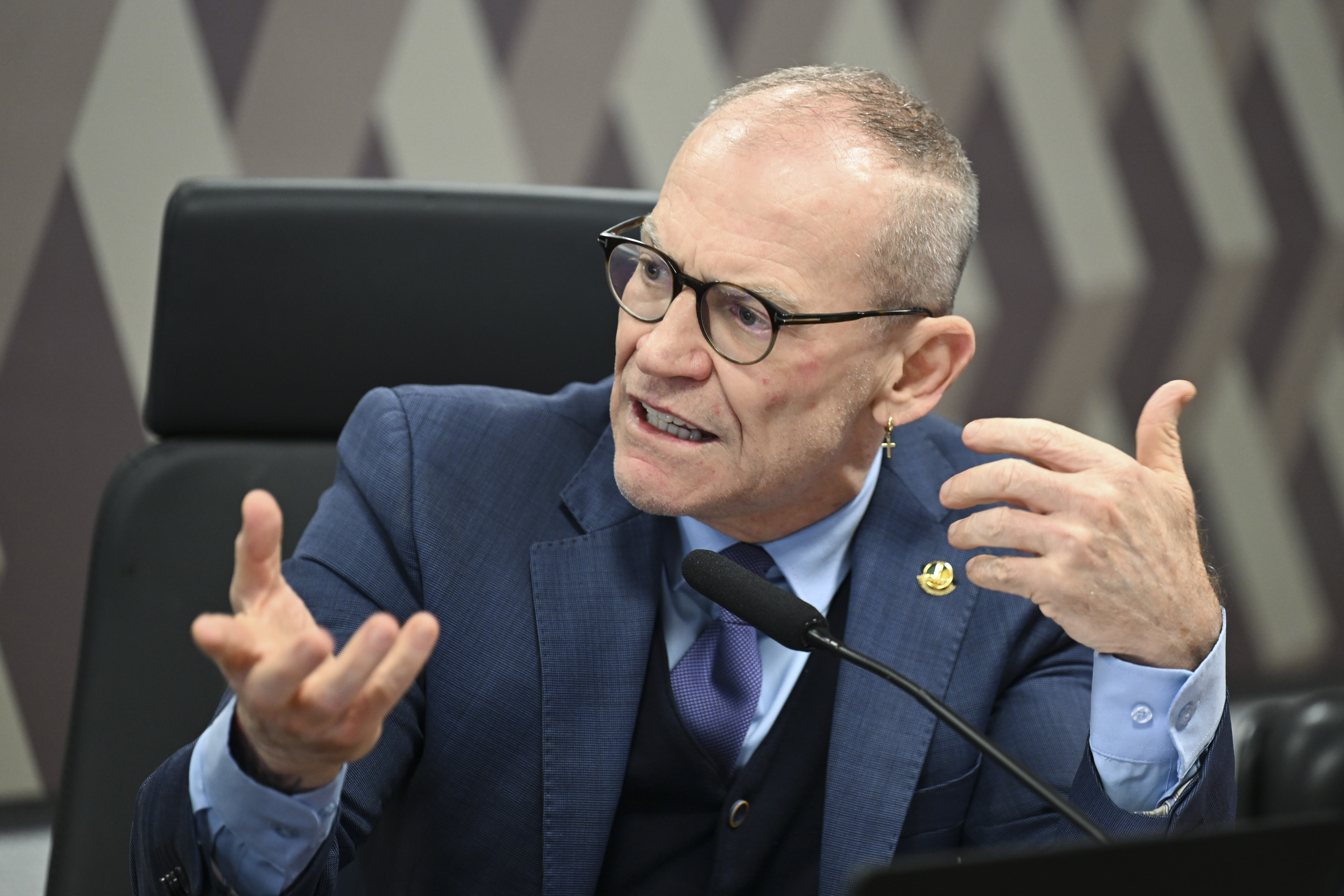 Foco da CPI deve ser conluio de criminosos com agentes do estado, afirma Contarato