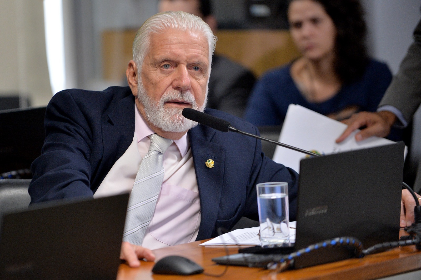 Aprovado projeto de Jaques Wagner sobre participação de empregados na gestão da empresa