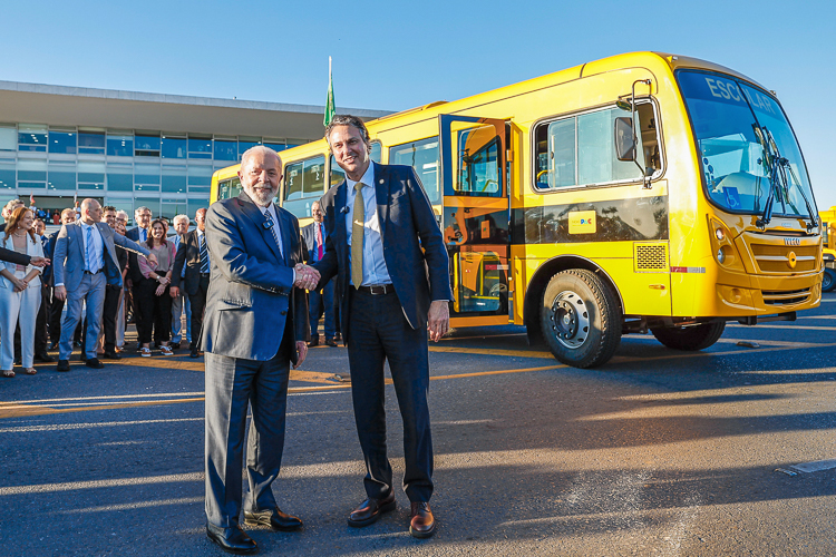 MEC leva alimentação saudável e transporte a escolas federais