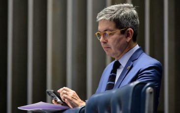 Projeto de Randolfe protege direito de artistas diante das plataformas de streaming