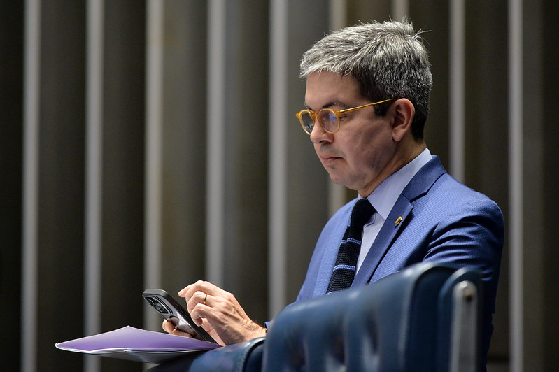 Projeto de Randolfe protege direito de artistas diante das plataformas de streaming