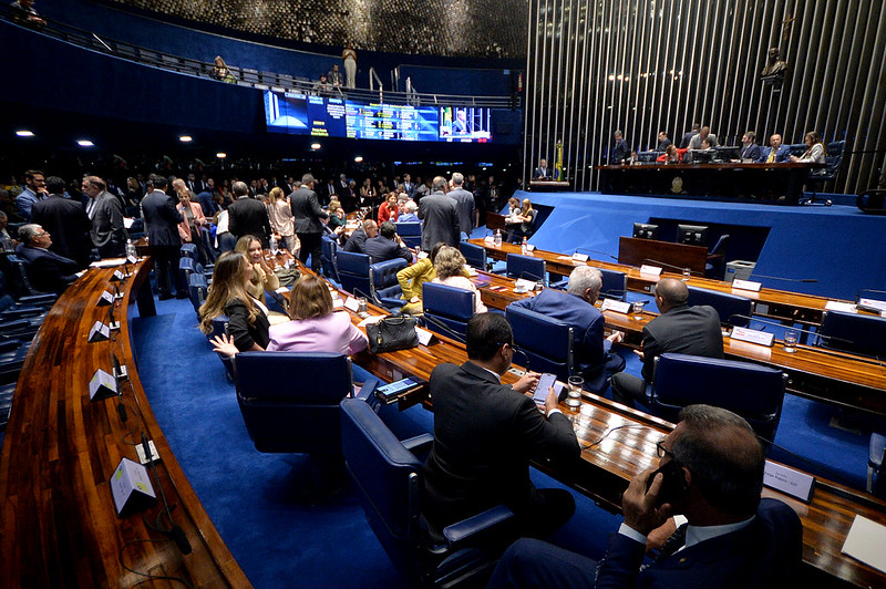 Vai à sanção projeto que realoca trabalhadores de estatais do setor elétrico privatizadas