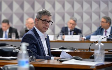 Com parecer de Teresa Leitão, é aprovado projeto de Rogério Carvalho que cria direito ao empreendedorismo jovem