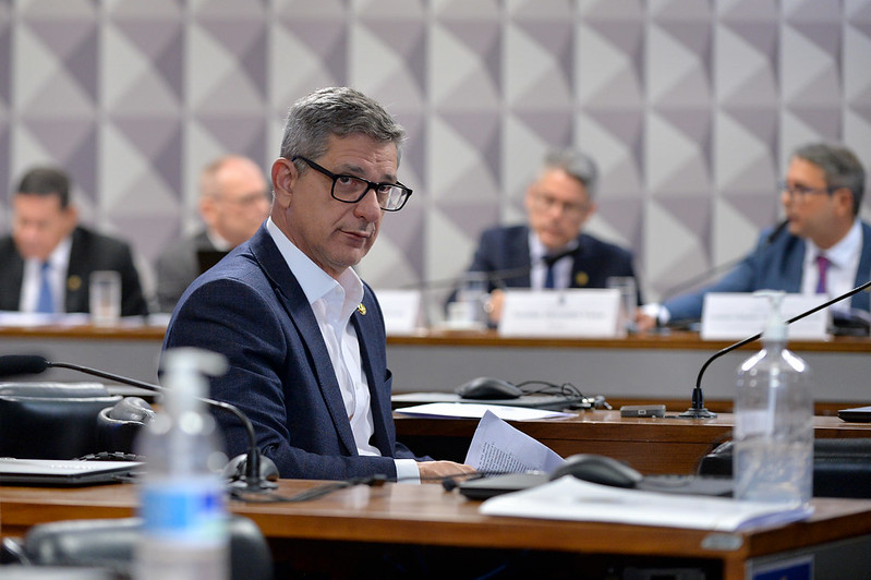 Com parecer de Teresa Leitão, é aprovado projeto de Rogério Carvalho que cria direito ao empreendedorismo jovem