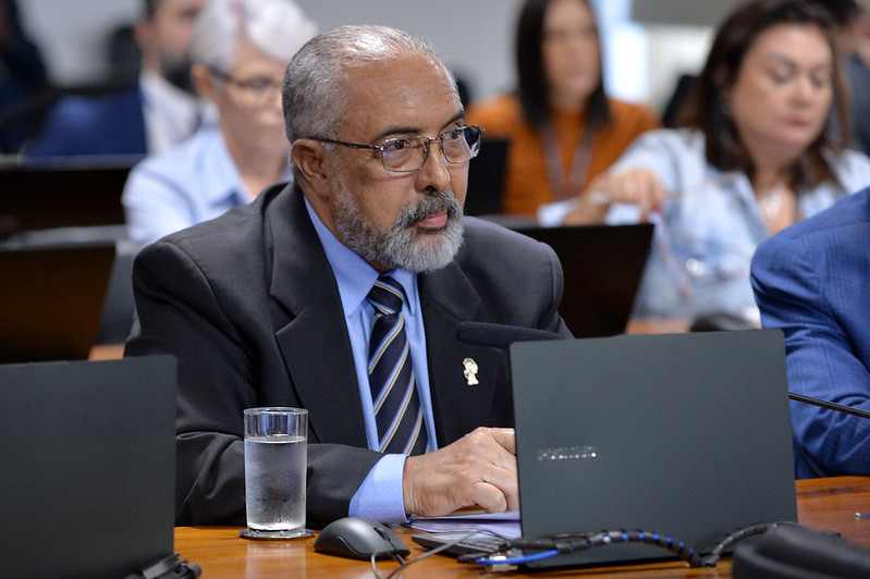 CAE aprova projeto de Paim que cria fundo para apoio a pessoas com deficiência