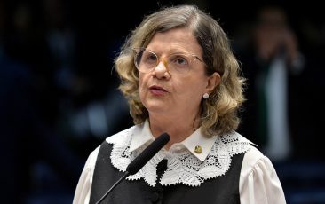 PEC prevê educação básica em tempo integral como dever do Estado