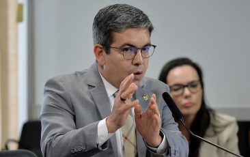 Projeto de Randolfe destina 20% de royalties do petróleo para a preservação da Amazônia