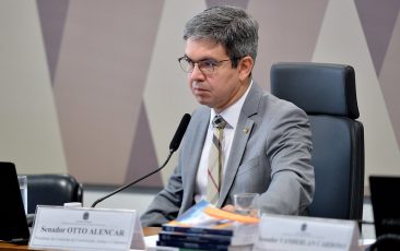 Fraude no INSS: quem tiver responsabilidade responderá, garante Randolfe