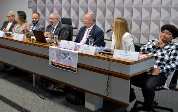 Debatedores pedem respeito a direitos humanos e das pessoas LGBTQIA+