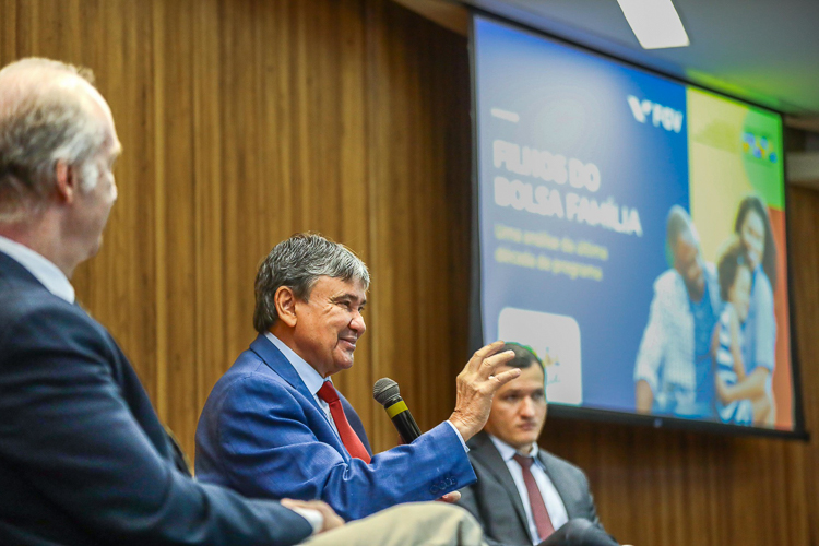 FGV: 7 em cada 10 jovens superam pobreza e deixam Bolsa Família