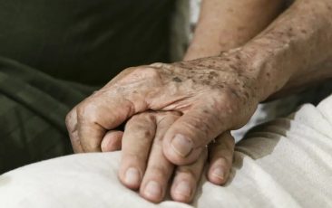 Projeto relatado por Paim protege idosos e pessoas com deficiência contra cancelamento de planos