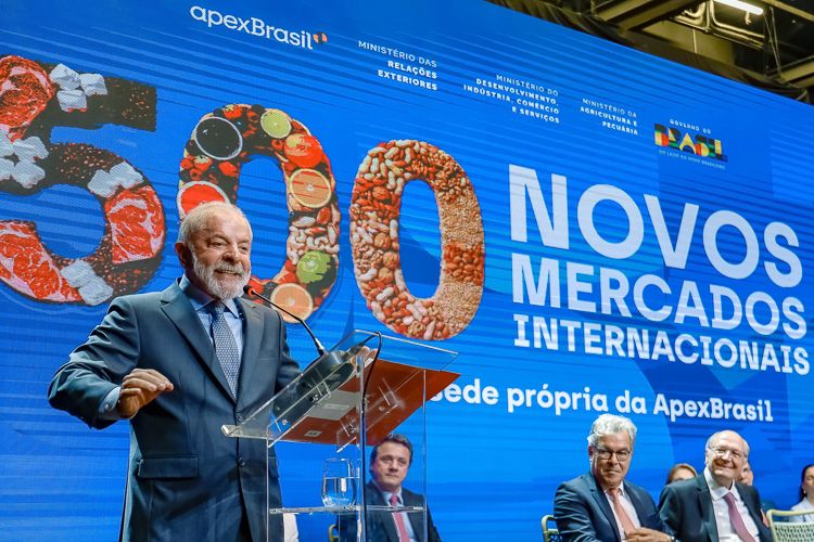 Lula diz que Brasil voltou a ter credibilidade: ‘As coisas estão dando certo’