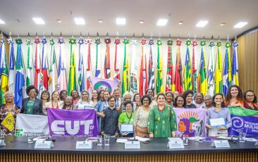 Governo Lula lança ‘Brasil que Cuida’, com foco em sobrecarga doméstica