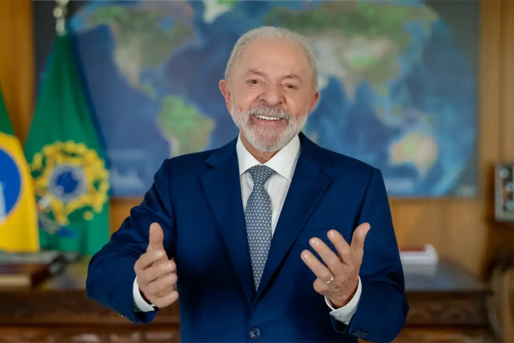 Imposto de Renda zero troca privilégio de poucos por direitos para a maioria, diz Lula