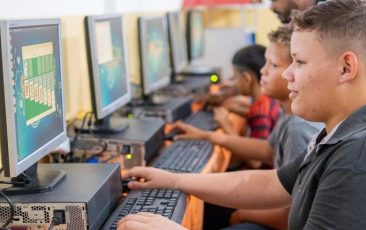 Escolas Conectadas se aproxima da meta de universalização com internet em 68,4% das instituições