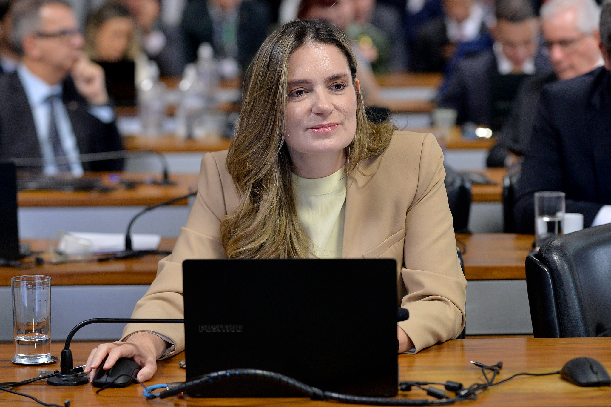 Augusta Brito propõe regras nacionais para cobrança de IPVA sobre jatos e iates