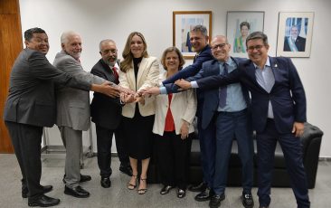 Augusta Brito é a nova líder do PT no Senado