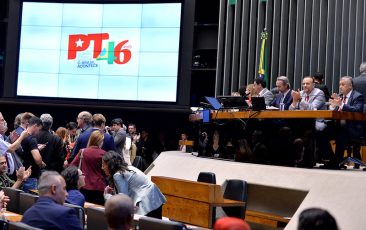 PT celebra 46 anos e reafirma compromissos sociais